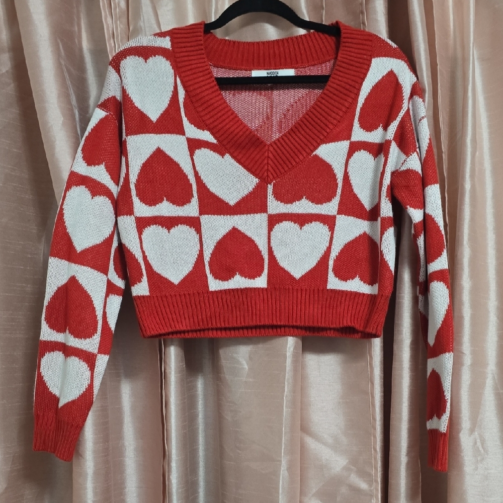 Chic Red and White Heart V-Neck Sweater